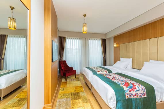 Obelisk Hotel & Suites